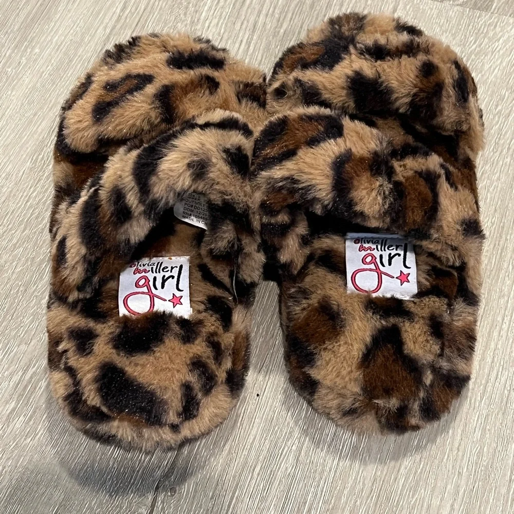 Girls Olivia Miller leopard slippers.